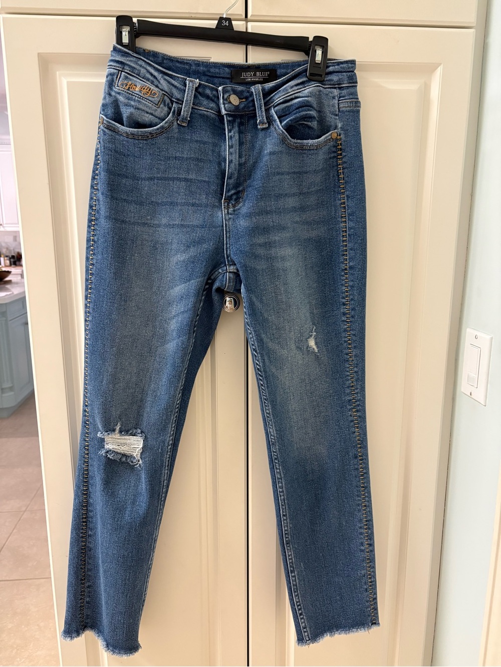 Judy Blue Classic Medium Blue Distressed Ankle Crop Jeans. Size 5/27